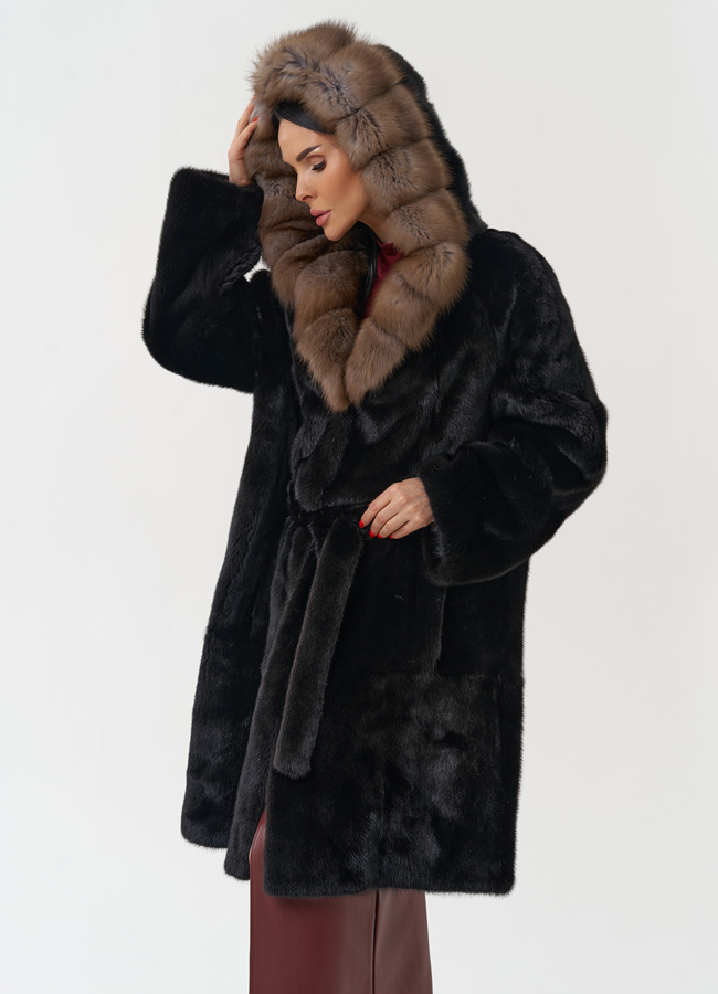 Норковая шуба с капюшоном из меха куницы модель № 30480 универмаг малина