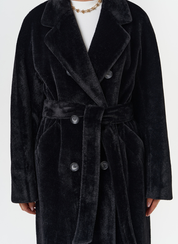 Утепленное пальто из эко меха