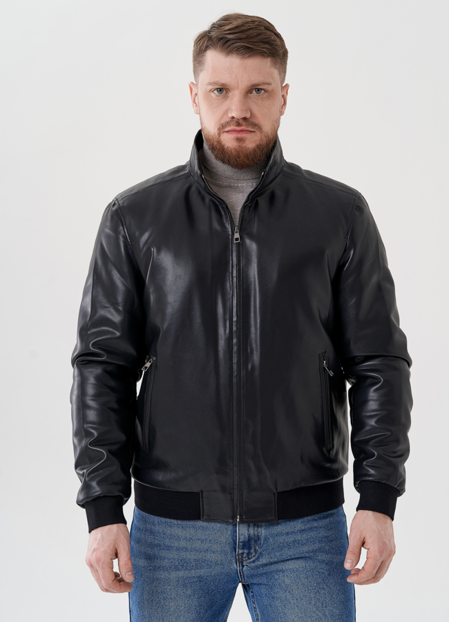 Куртка бомбер черного цвета из эко кожи модель № 24462 меха малина