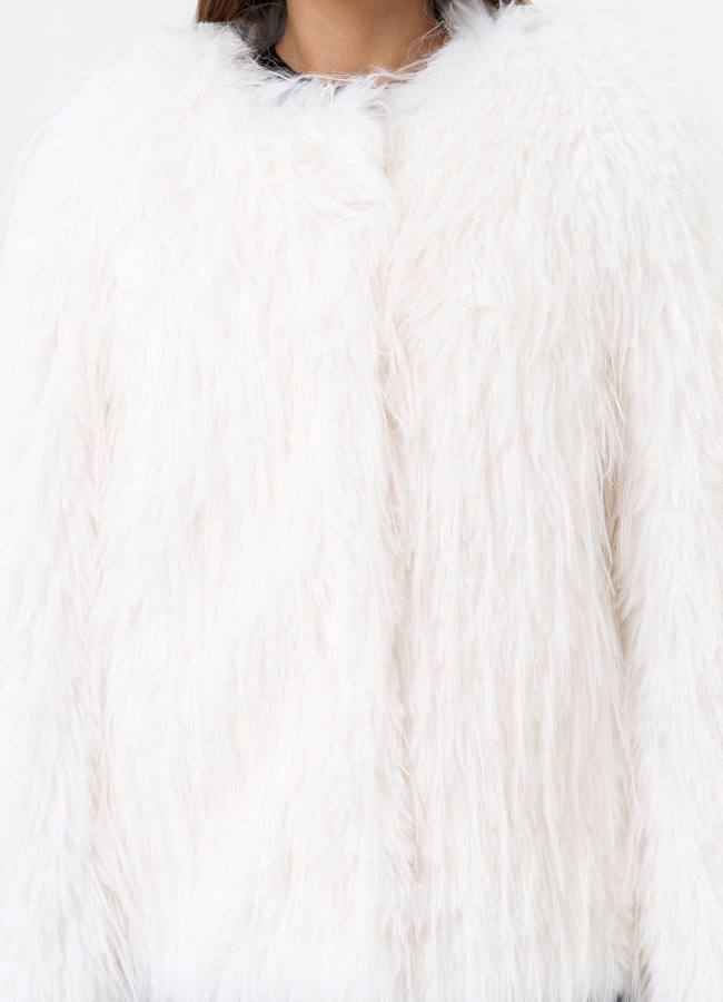Женская шуба под эко страуса белого цвета модель № 31265 универмаг малина