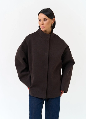 Женское укороченное пальто с воротником стойкой фото