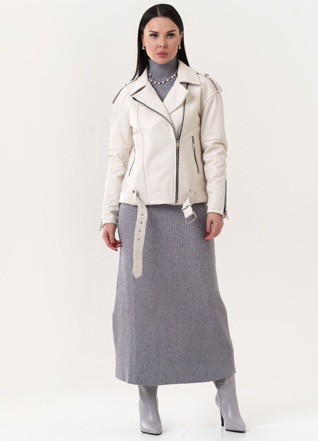 Светлая кожаная куртка 