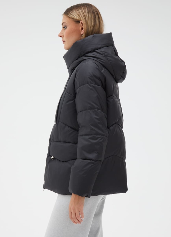 Женский пуховик черного цвета с капюшоном модель № 31143 универмаг малина