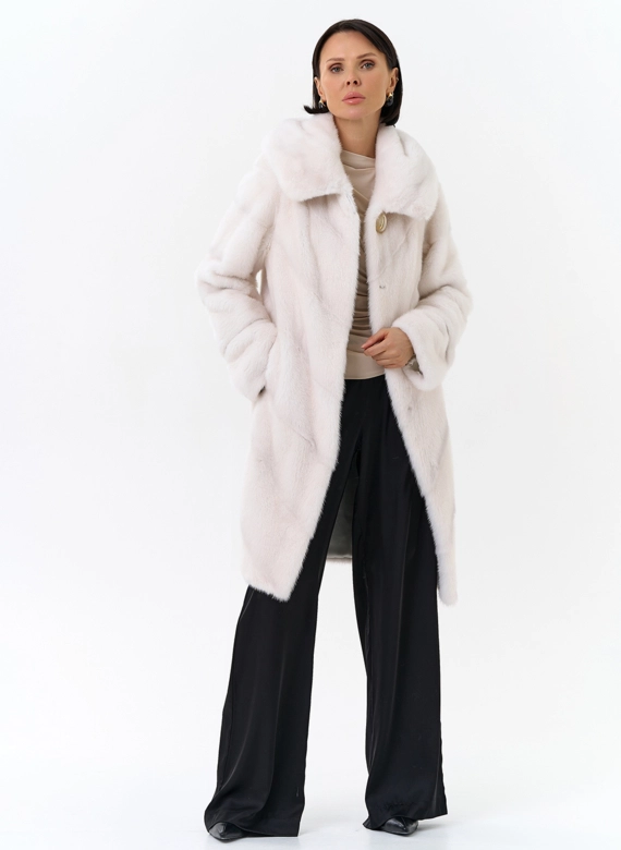 Светлая норковая шуба с капюшоном