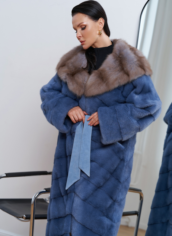 Длинная норковая шуба с капюшоном из меха куницы