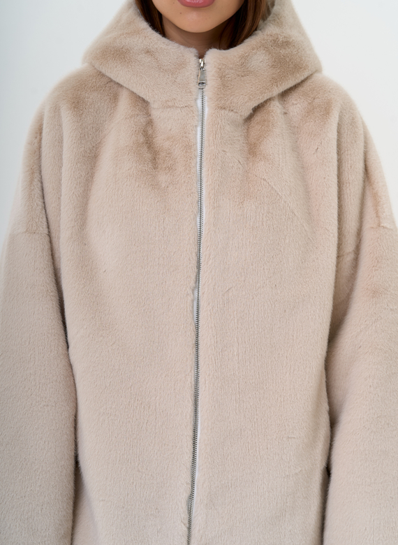 Женская шуба из экомеха с капюшоном