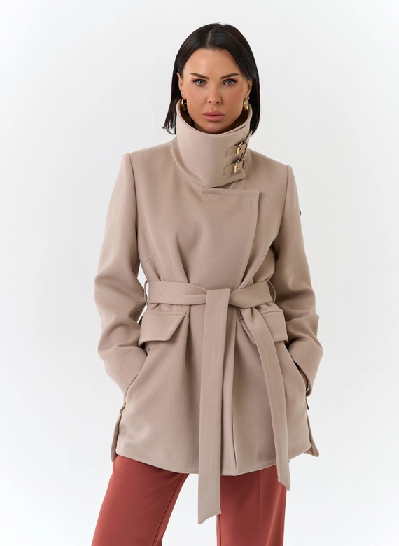 Женское укороченное пальто с воротником стойкой
