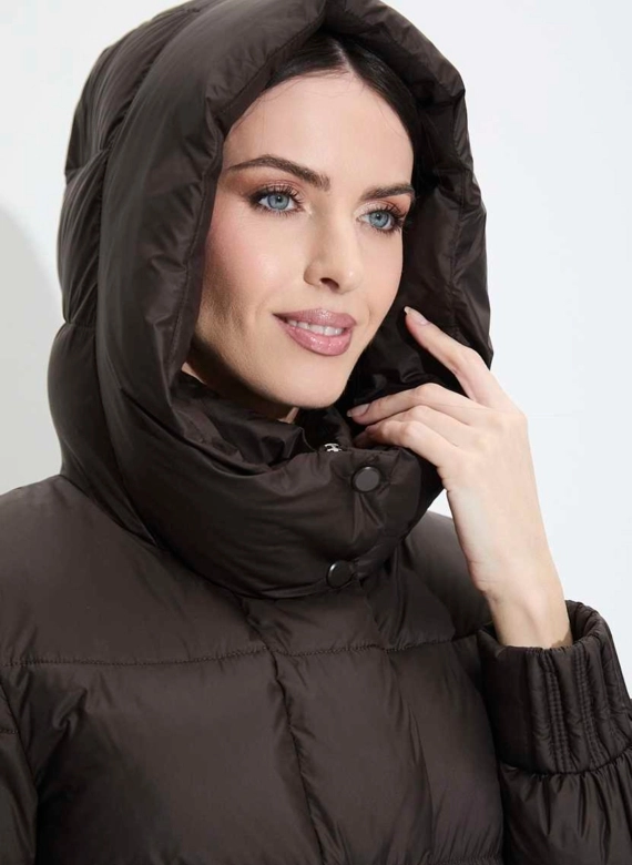 Женский пуховик с капюшоном фото