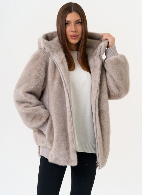 Женская куртка из эко меха с капюшоном