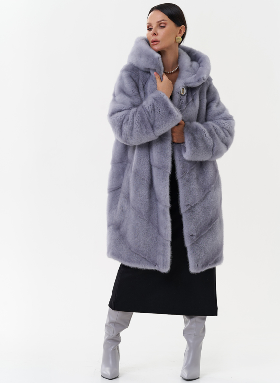 Норковая шуба голубого цвета с капюшоном
