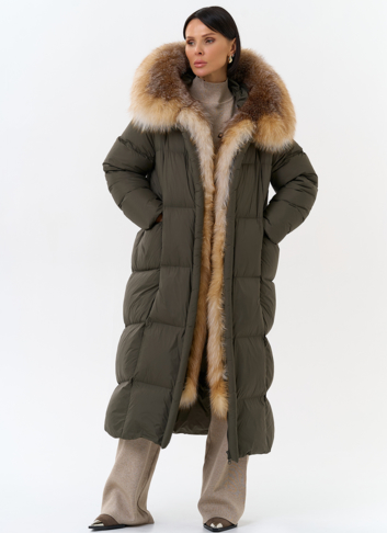 Женский длинный пуховик с отделкой из меха лисы